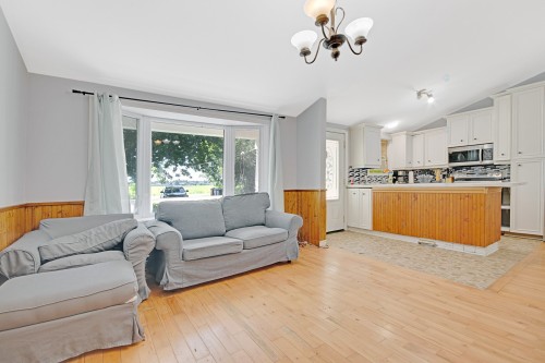 Overall view - 1911 Boul. De L'Ange-Gardien N., L'Assomption, QC - Indoor Photo Showing Living Room