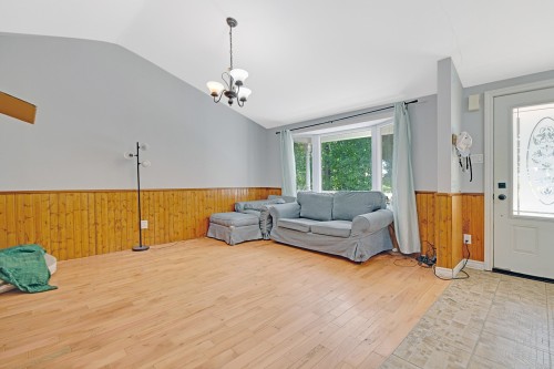 Living Room - 1911 Boul. De L'Ange-Gardien N., L'Assomption, QC - Indoor