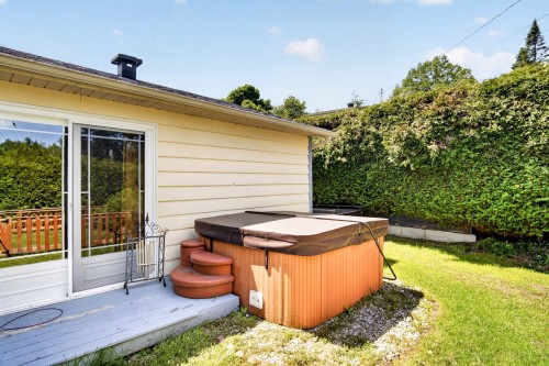 Spa - 14 Rue Simard, Saint-Hippolyte, QC 