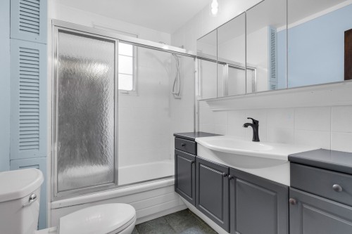 Salle de bains - 100 Av. Drayton, Pointe-Claire, QC 