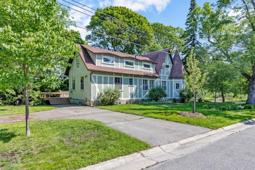 Façade - 100 Av. Drayton, Pointe-Claire, QC 