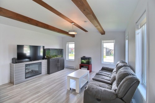 Salon - 231 Rue Lauzanne, Val-D'Or, QC 