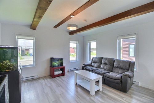 Salon - 231 Rue Lauzanne, Val-D'Or, QC 
