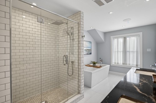 Master Bathroom - 22 Av. Angell, Beaconsfield, QC 