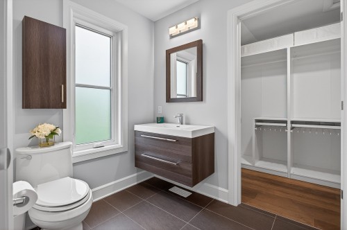 Master Bathroom - 22 Av. Angell, Beaconsfield, QC 