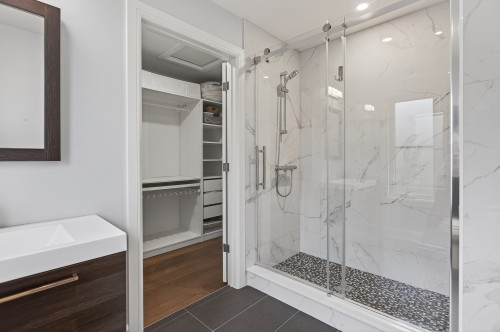 Master Bathroom - 22 Av. Angell, Beaconsfield, QC 