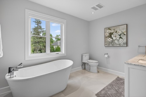 Bathroom - 22 Av. Angell, Beaconsfield, QC 