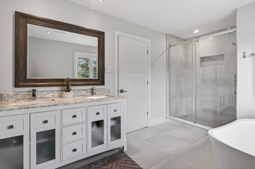 Bathroom - 22 Av. Angell, Beaconsfield, QC 