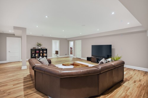 Game Room - 22 Av. Angell, Beaconsfield, QC 