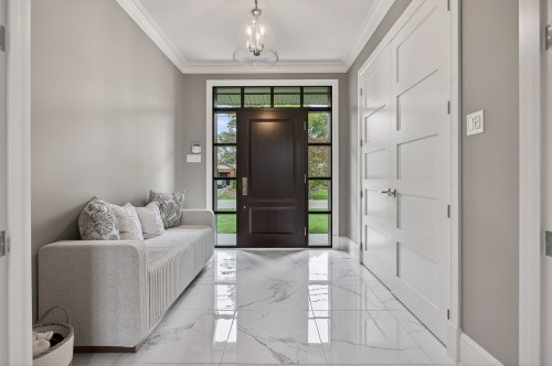 Mud Room - 22 Av. Angell, Beaconsfield, QC 