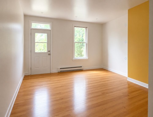Salon - 819 Av. De L'Épée, Montréal (Outremont), QC 
