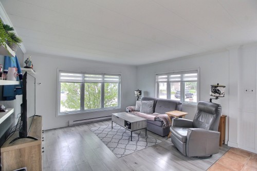 Salon - 1737 Rue Le Baron, Val-D'Or, QC 