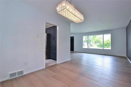 759 Sturgeon Rd, Winnipeg, MB 