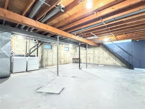 759 Sturgeon Rd, Winnipeg, MB 