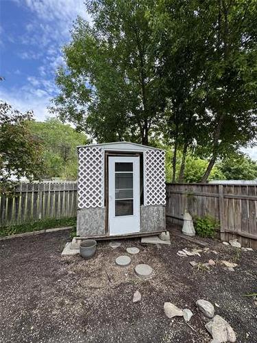 759 Sturgeon Rd, Winnipeg, MB 