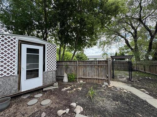 759 Sturgeon Rd, Winnipeg, MB 