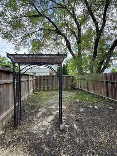 759 Sturgeon Rd, Winnipeg, MB 
