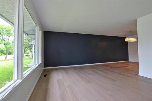 759 Sturgeon Rd, Winnipeg, MB 
