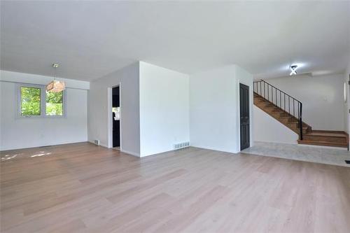759 Sturgeon Rd, Winnipeg, MB 