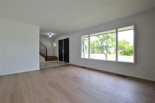 759 Sturgeon Rd, Winnipeg, MB 