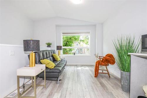 375 Banning St, Winnipeg, MB 