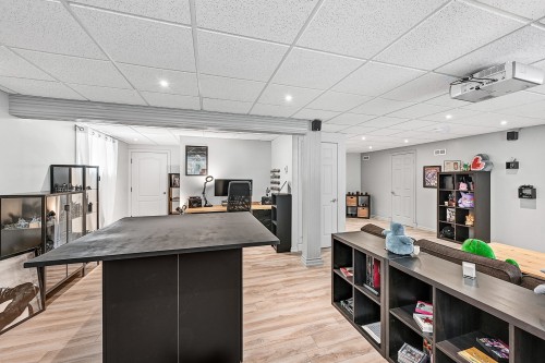 Salle familiale - 165 Rue Pierre, Sainte-Sabine, QC - Indoor Photo Showing Other Room
