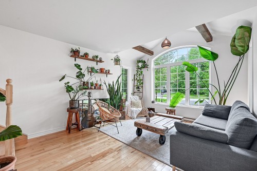 Salon - 165 Rue Pierre, Sainte-Sabine, QC - Indoor Photo Showing Living Room