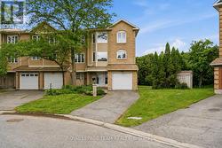 18 ARBORDALE CRESCENT Ottawa, ON K2G 5C6