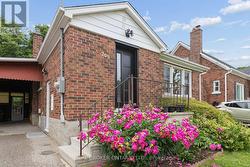 209 BEDFORD ROAD  Kitchener, ON N2G 3A5