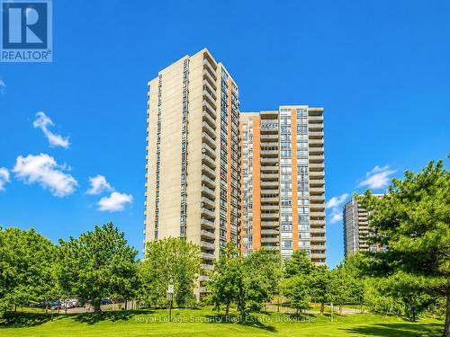 1702 - 10 MARTHA EATON WAY  Toronto, ON M6M 5B3