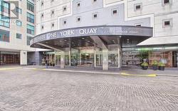 2711 - 77 HARBOUR SQUARE Toronto, ON M5J 2S2
