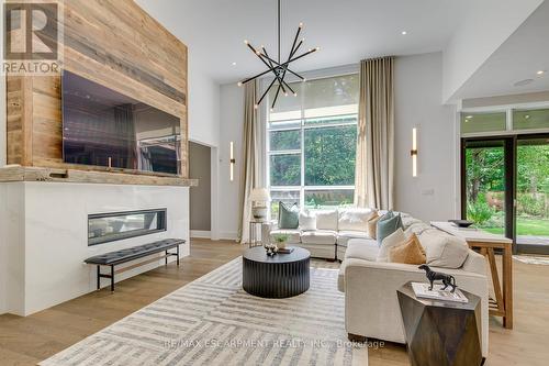 2104 Devon Road, Oakville, ON 