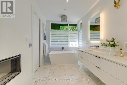 2104 Devon Road, Oakville, ON 