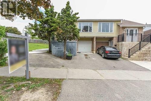 12 COURTLEIGH SQUARE  Brampton, ON L6Z 1J3