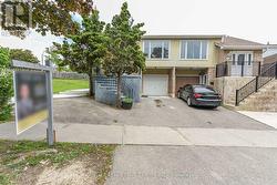 12 COURTLEIGH SQUARE Brampton, ON L6Z 1J3