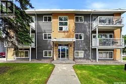 3 230 Broadway AVENUE E  Regina, SK S4N 0Z9