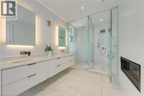 Bathroom - 2104 Devon Road, Oakville, ON - Indoor Photo Showing Bathroom
