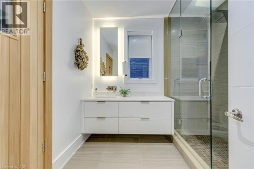 Bathroom - 2104 Devon Road, Oakville, ON - Indoor Photo Showing Bathroom
