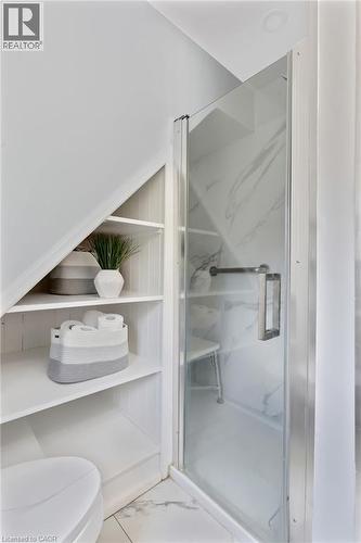 walk-in shower - 161 Hedley Street, Cambridge, ON 