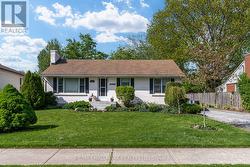 1024 CHURCHILL AVENUE Oakville, ON L6H 2A6