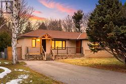 208 GLEN OAK DRIVE Oakville, ON L6K 2J2