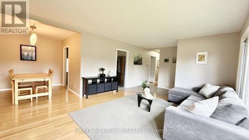 989 Goren Avenue, Ottawa, ON 