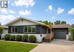 27 Walker CRESCENT  Saskatoon, SK S7L 4H7