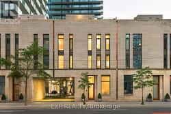 1084 BAY STREET Toronto, ON M5S 0A3