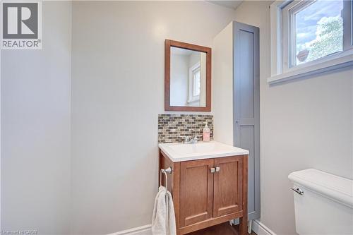 Bathroom - 154 Grand Avenue S, Cambridge, ON 
