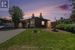 2450 MAGNUS AVENUE  Ottawa, ON K1G 1J8