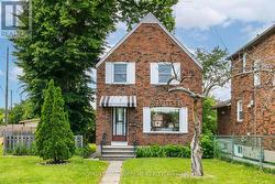 44 YARROW ROAD Toronto, ON M6M 4E3
