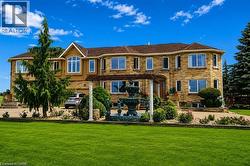 568 RIDGE Road Hamilton, ON L8J 2Y6