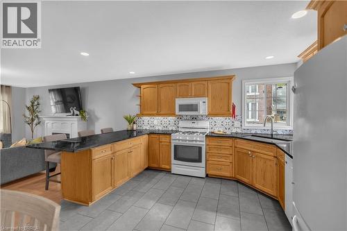 5 Walpole Drive, Haldimand, ON - Indoor Photo Showing Kitchen With Double Sink