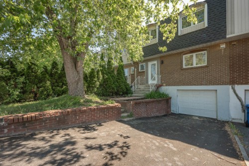 1625 Rue Meunier  Longueuil (Saint-Hubert), QC J3Y 5A9
